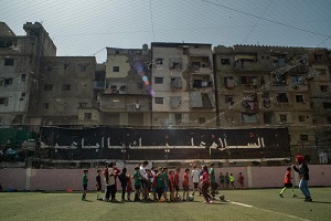 DRITTI CONTRO IL CIELO - Col pallone tra i rifugiati di Shatila