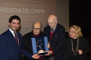 FESTIVAL DI SPELLO VII - Consegnato a Morricone il Premio Carlo Savina