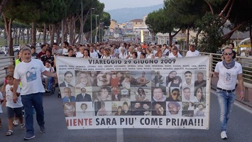 IL SOLE SULLA PELLE - All'Arsenale di Pisa si ricorda la strage di Viareggio