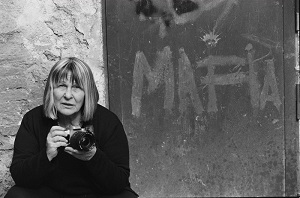 SHOOTING THE MAFIA - La prima fotoreporter al femminile